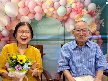 メイクで広がる笑顔と会話 ～介護施設でのフォトセッション～